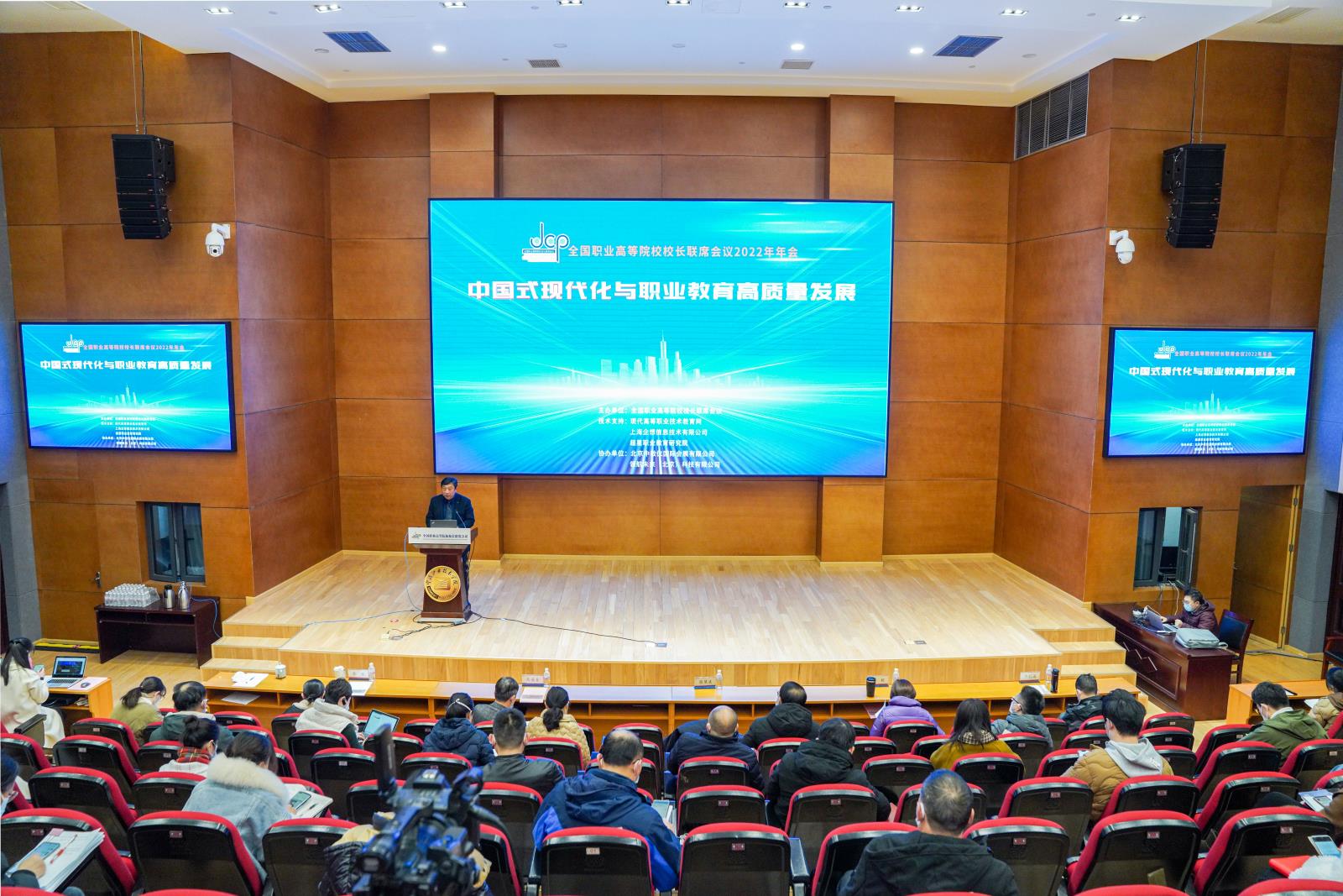 001-宁波职业技术学院党委书记 张慧波主持(1).jpg 001-宁波职业技术学院党委书记 张慧波主持(1).jpg
