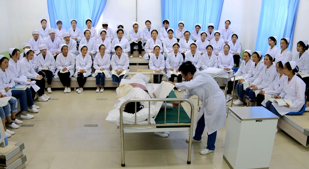 bat365在线中国登录入口开展实践教学观摩活动2.jpg