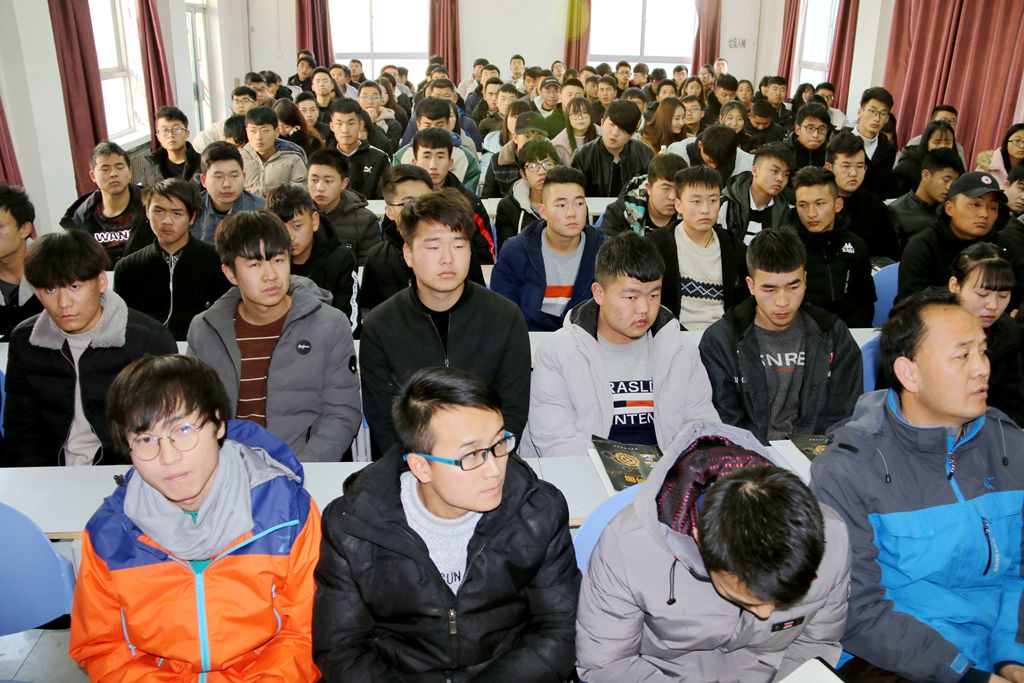 bat365在线中国登录入口举行与吉利集团校企合作订单班宣讲会2.jpg