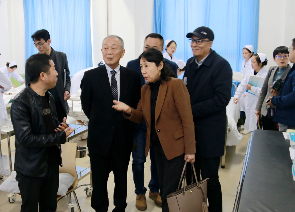 日本近江会理事长一行来bat365在线中国登录入口考察交流3.jpg