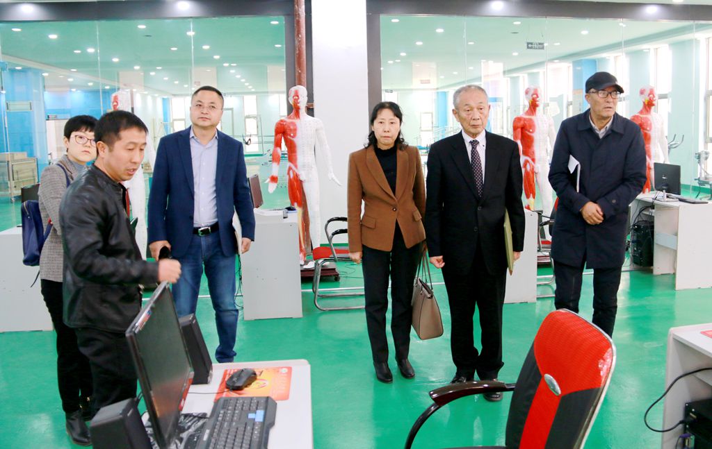 日本近江会理事长一行来bat365在线中国登录入口考察交流.jpg